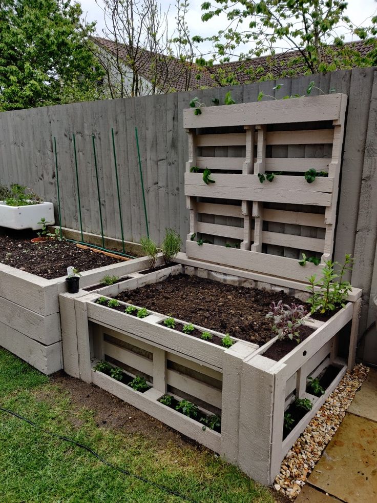 How to Build a Raised Garden Bed Out of Pallets (Step-by-Step Guide)